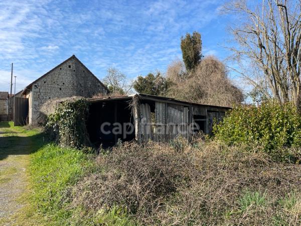 À NAINTRE (86) À vendre – Ensemble Grange 155 m² avec toiture refaite et panneaux photovoltaïques – Terrain 1123 m²