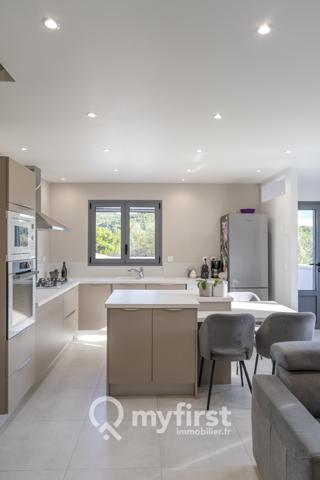 La Valette-du-Var (83160) Un appartement entre jardin secret et rooftop suspendu