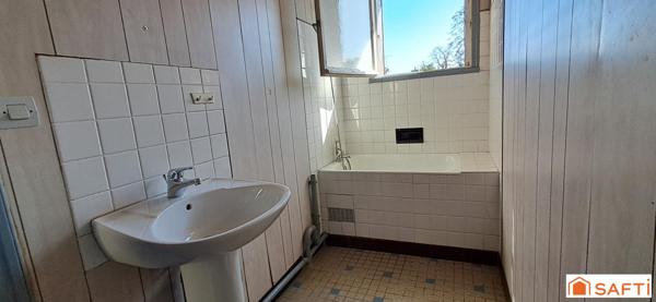 Maison à rénover de 98m² au sol garage et terrain