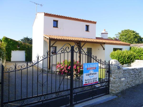 Dpt Vendée (85), entre PORNIC , MACHECOUL , CHALLANS et BEAUVOIR sur MER à louer BOUIN maison de 99 m² avec 3 chambres , 2 WC et 2 salles d' eau , garage , dépendance et terrain clos de 602 m²avec un