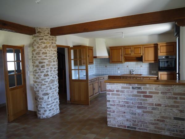 Dpt Vendée (85), entre PORNIC , MACHECOUL , CHALLANS et BEAUVOIR sur MER à louer BOUIN maison de 99 m² avec 3 chambres , 2 WC et 2 salles d' eau , garage , dépendance et terrain clos de 602 m²avec un