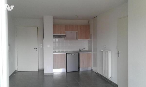 ROUTE  DE VANNES A DEUX PAS DU TRAMWAY 