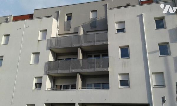 ROUTE  DE VANNES A DEUX PAS DU TRAMWAY 