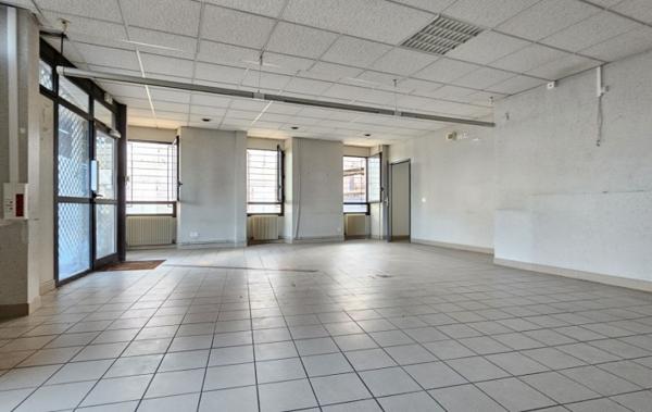 Vente Immeuble Local d'activité + studio + appt à rafraîchir Clairac   