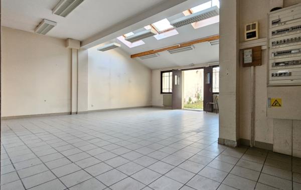 Vente Immeuble Local d'activité + studio + appt à rafraîchir Clairac   