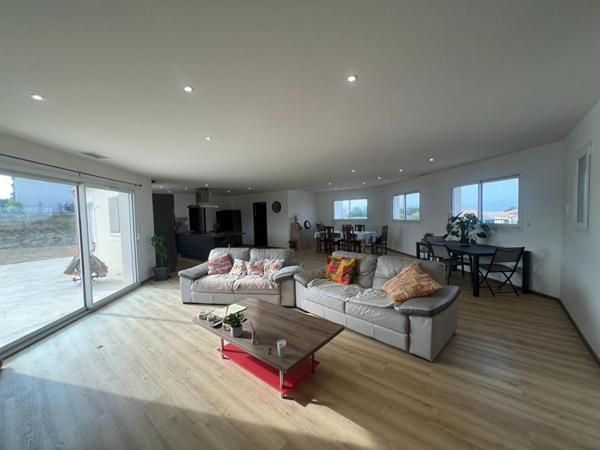 Villa Alairac 5 pièce(s) 181 m2