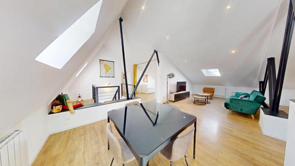 Cernay – Duplex 115 m² entièrement rénové – Esprit loft industriel