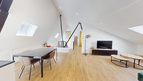 Cernay – Duplex 115 m² entièrement rénové – Esprit loft industriel
