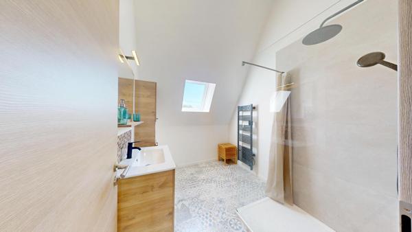Cernay – Duplex 115 m² entièrement rénové – Esprit loft industriel