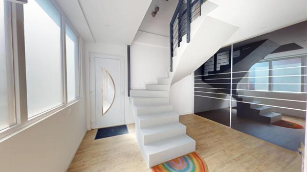 Cernay – Duplex 115 m² entièrement rénové – Esprit loft industriel