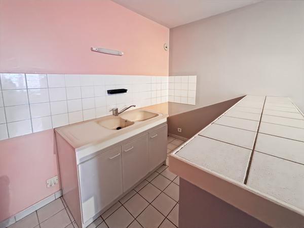 À LOUER - STUDIO - MENNECY