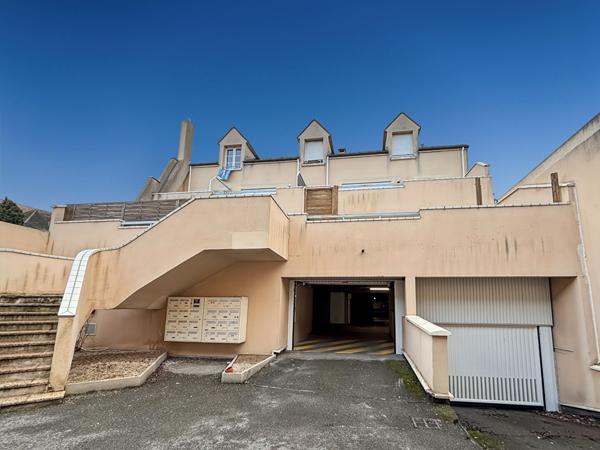 À LOUER - STUDIO - MENNECY