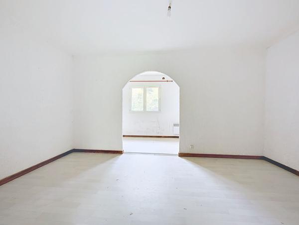 Exclusivité Nestenn Immobilier. Au centre-ville de Castanet-Tolosan. Appartement T2 Bis à vendre avec jardin et 2 parkings.