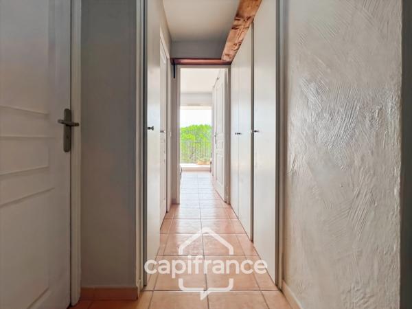 Domaine de Pont Royal, Duplex T3 de 49m2 situé sur le haut du Village, 2 chambres 2 terrasses, belle exposition, ascenseur, place de parking