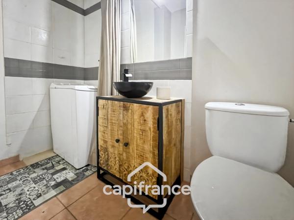 Domaine de Pont Royal, Duplex T3 de 49m2 situé sur le haut du Village, 2 chambres 2 terrasses, belle exposition, ascenseur, place de parking