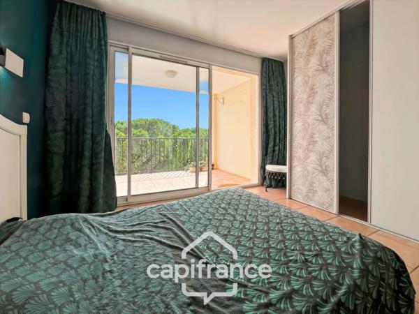 Domaine de Pont Royal, Duplex T3 de 49m2 situé sur le haut du Village, 2 chambres 2 terrasses, belle exposition, ascenseur, place de parking