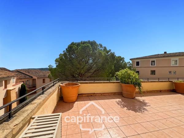 Domaine de Pont Royal, Duplex T3 de 49m2 situé sur le haut du Village, 2 chambres 2 terrasses, belle exposition, ascenseur, place de parking