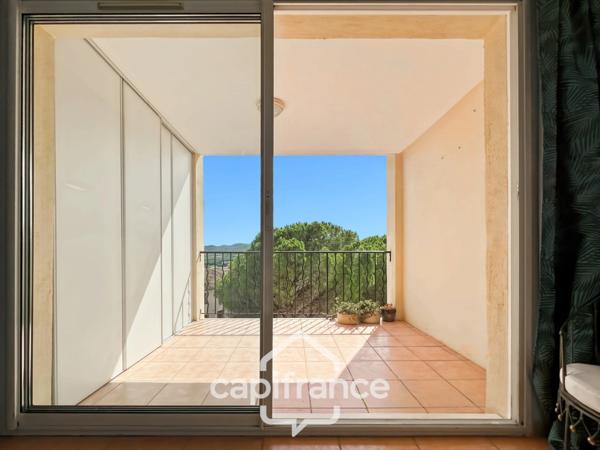 Domaine de Pont Royal, Duplex T3 de 49m2 situé sur le haut du Village, 2 chambres 2 terrasses, belle exposition, ascenseur, place de parking