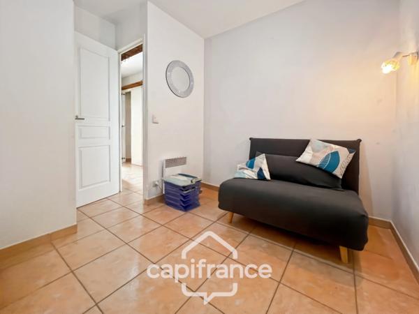 Domaine de Pont Royal, Duplex T3 de 49m2 situé sur le haut du Village, 2 chambres 2 terrasses, belle exposition, ascenseur, place de parking