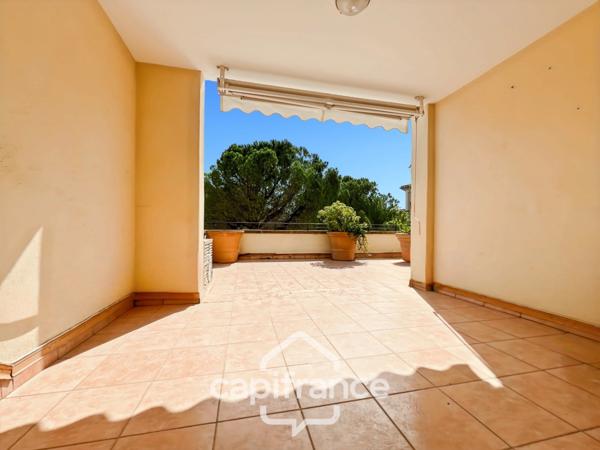 Domaine de Pont Royal, Duplex T3 de 49m2 situé sur le haut du Village, 2 chambres 2 terrasses, belle exposition, ascenseur, place de parking