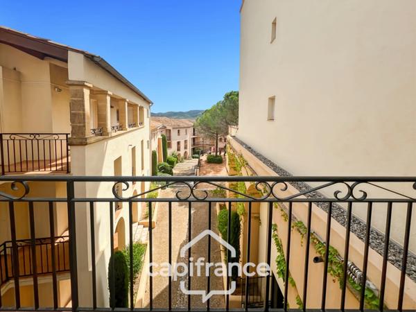 Domaine de Pont Royal, Duplex T3 de 49m2 situé sur le haut du Village, 2 chambres 2 terrasses, belle exposition, ascenseur, place de parking