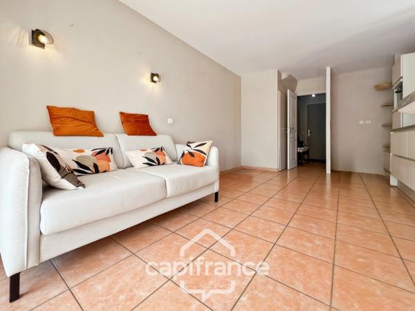 Domaine de Pont Royal, Duplex T3 de 49m2 situé sur le haut du Village, 2 chambres 2 terrasses, belle exposition, ascenseur, place de parking