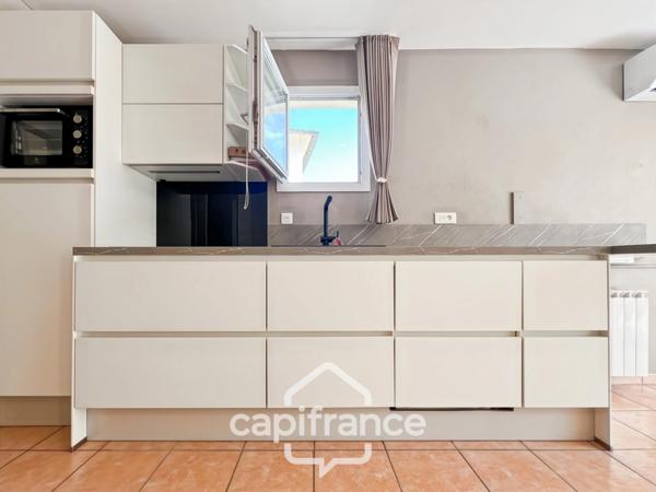 Domaine de Pont Royal, Duplex T3 de 49m2 situé sur le haut du Village, 2 chambres 2 terrasses, belle exposition, ascenseur, place de parking