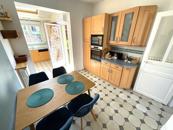 Meulière Houilles Quartier Poste à 10min gare / 5 ch / 2 SDB / Sous-sol / Garage/ Jardin