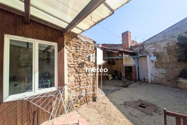 Maison en pierre, centre ville Moutiers sur le lay