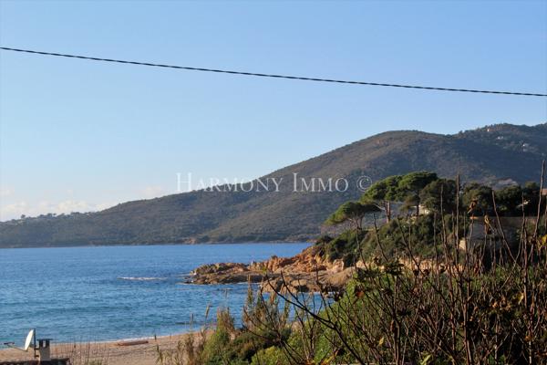 Très belle vue mer, plage à 30 mètres.