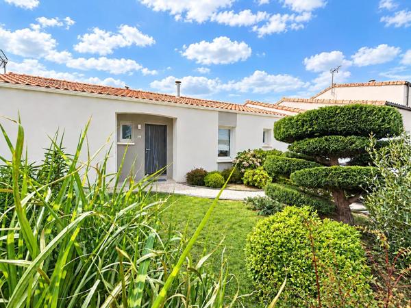 Vente                                                      Maison
                        
                                         118 m2                     à Saint-Léger-les-Vignes