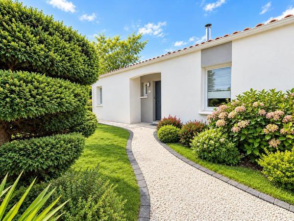 Vente                                                      Maison
                        
                                         118 m2                     à Saint-Léger-les-Vignes
