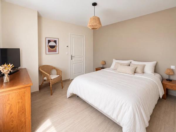 Vente                                                      Maison
                        
                                         118 m2                     à Saint-Léger-les-Vignes