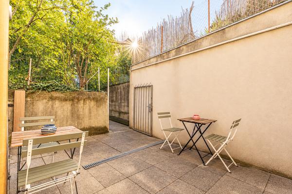 TRES BEAU STUDIO MEUBLE AVEC TERRASSE , Royat
