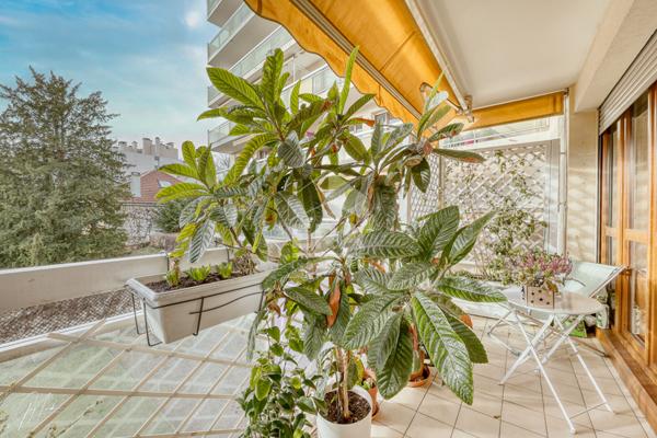 Appartement traversant lumineux avec balcon - Quartier Croix Bosset, Sèvres Rive Droite