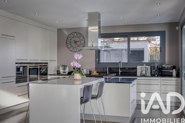 Maison à vendre 6 pièces 280 m² Saint-Ismier