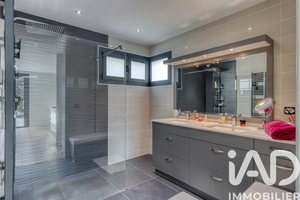 Maison à vendre 6 pièces 280 m² Saint-Ismier