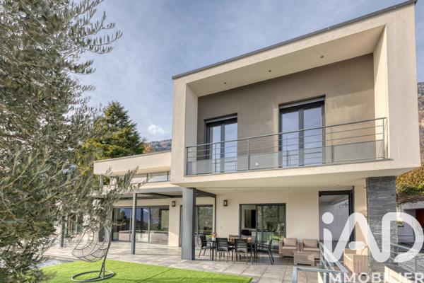 Maison à vendre 6 pièces 280 m² Saint-Ismier