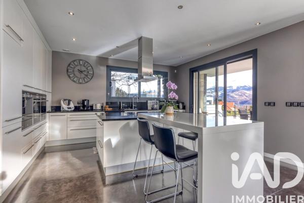 Maison à vendre 6 pièces 280 m² Saint-Ismier