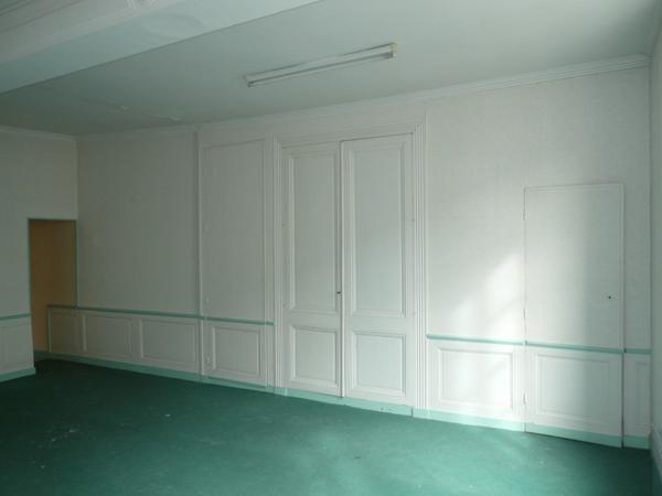 COGNAC Rue Piétonne A Vendre Local Commercial + Logement