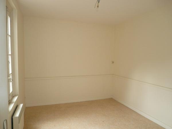 COGNAC Rue Piétonne A Vendre Local Commercial + Logement
