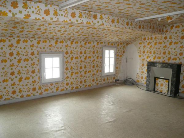 COGNAC Rue Piétonne A Vendre Local Commercial + Logement