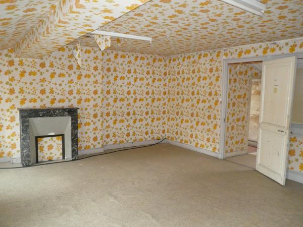 COGNAC Rue Piétonne A Vendre Local Commercial + Logement