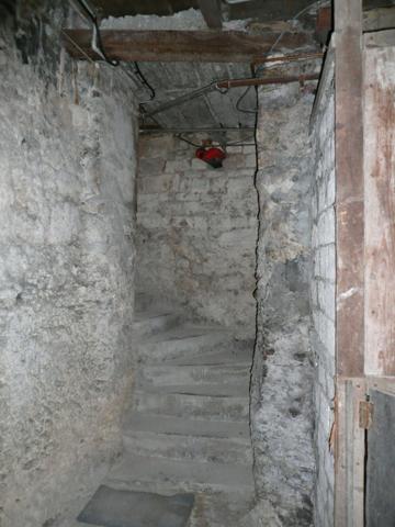 COGNAC Rue Piétonne A Vendre Local Commercial + Logement