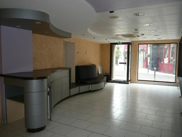 COGNAC Rue Piétonne A Vendre Local Commercial + Logement