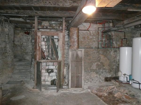 COGNAC Rue Piétonne A Vendre Local Commercial + Logement