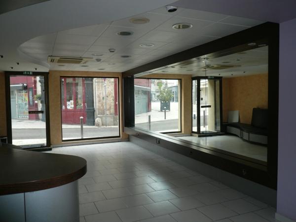 COGNAC Rue Piétonne A Vendre Local Commercial + Logement