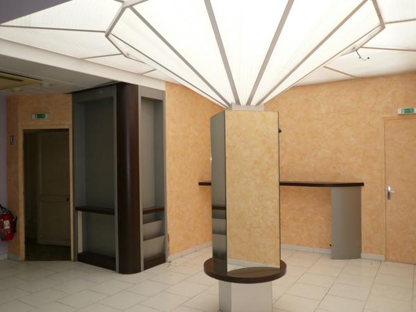 COGNAC Rue Piétonne A Vendre Local Commercial + Logement