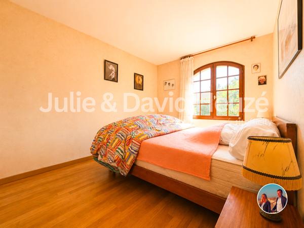 Maison
         5 pièces
        - 127 m² Exclusivité 460 000 € *
