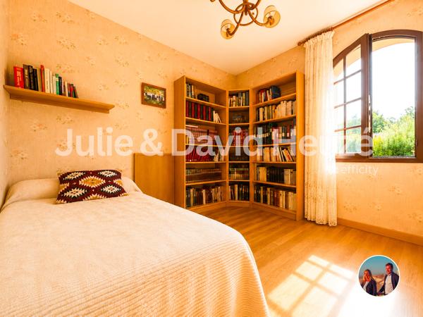 Maison
         5 pièces
        - 127 m² Exclusivité 460 000 € *